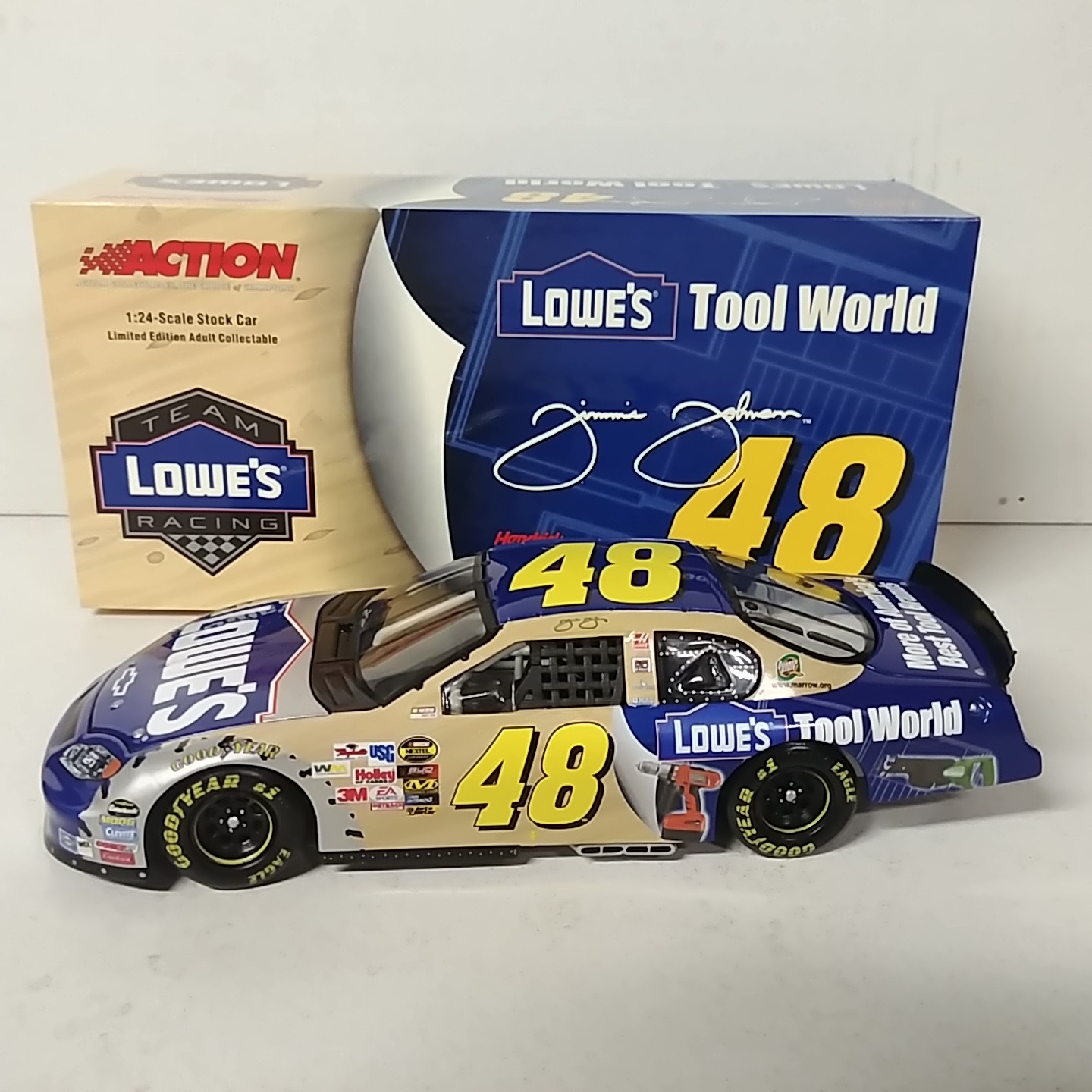 2004 Jimmie Johnson 1/24th Lowe's "Tool World" c/w car