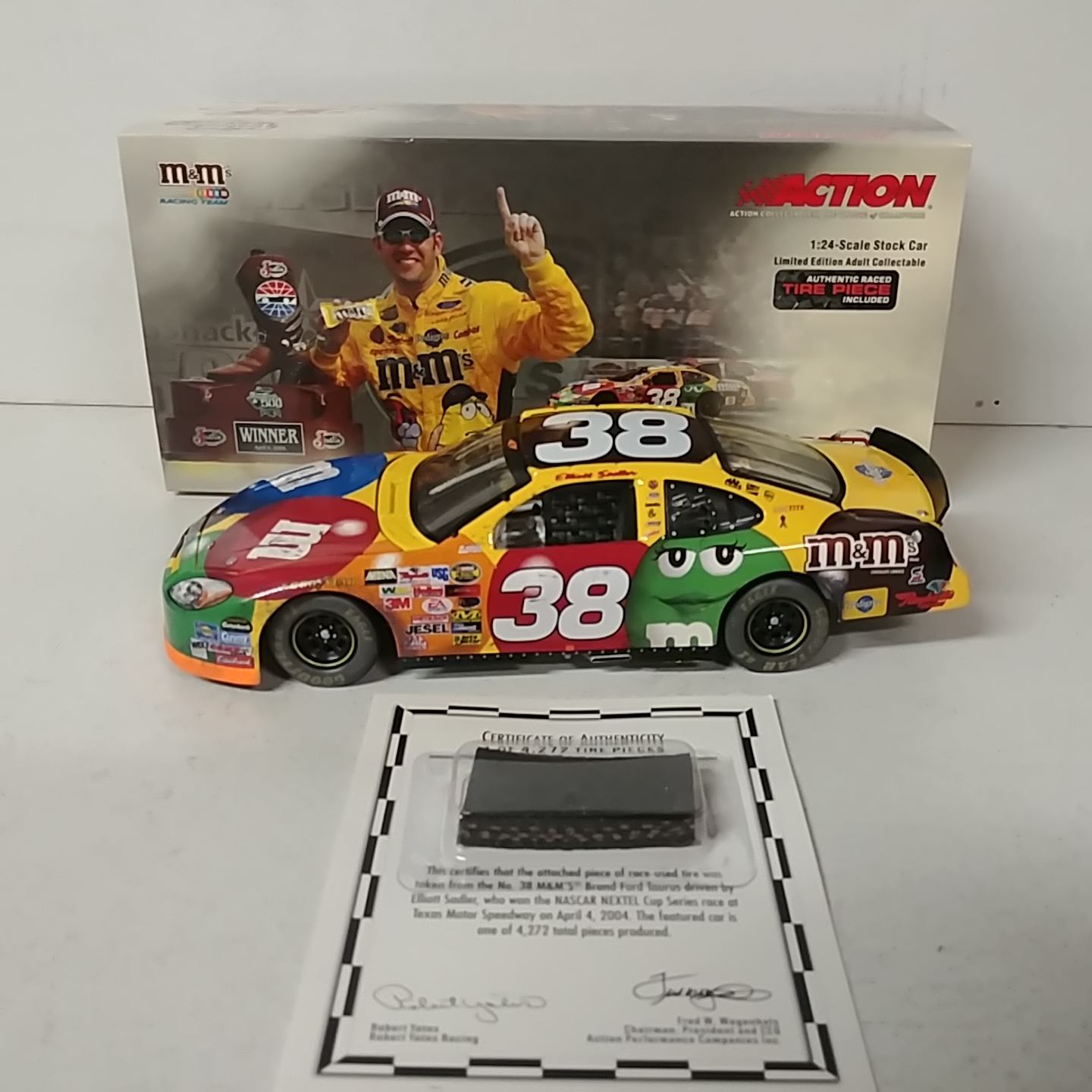 2004 Elliott Sadler 1/24th M&M's "Texas Win" c/w car