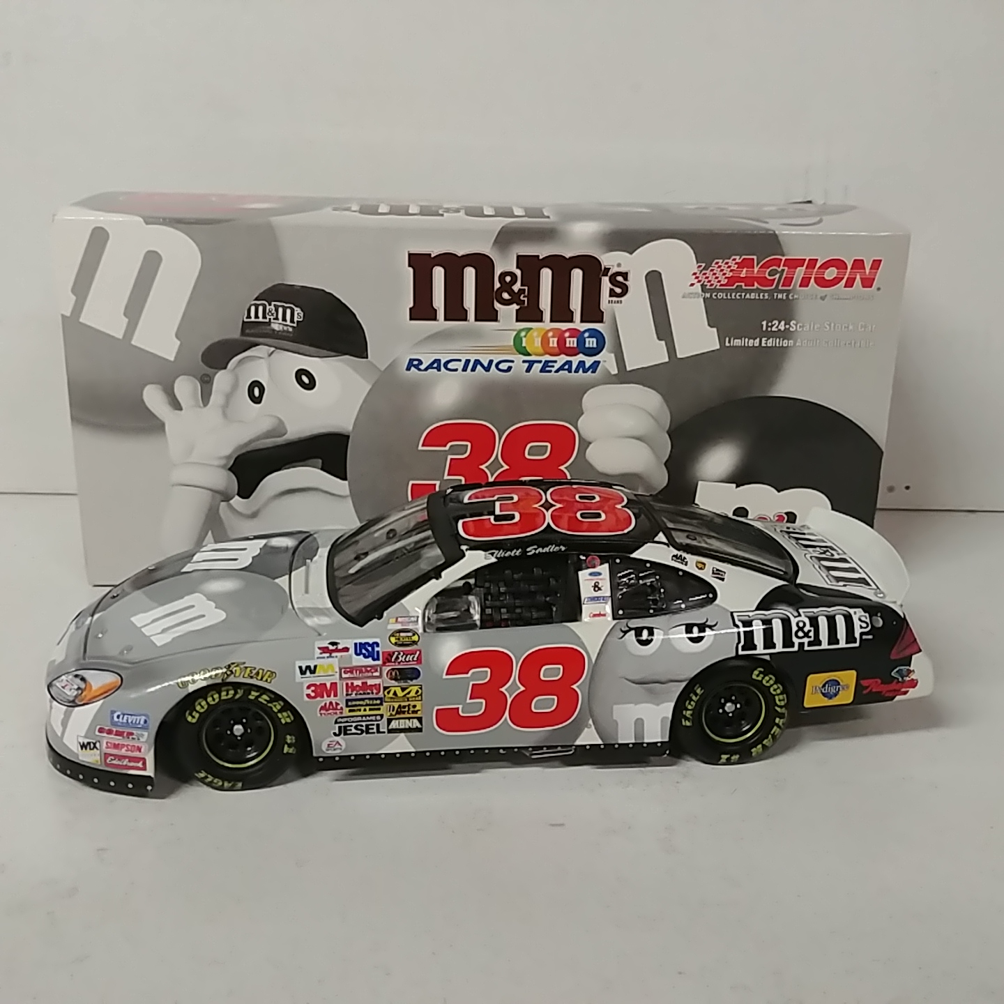 2004 Elliott Sadler 1/24th M&M's "Black & White""Welcome Nextel Promotion" Daytona Special c/w car