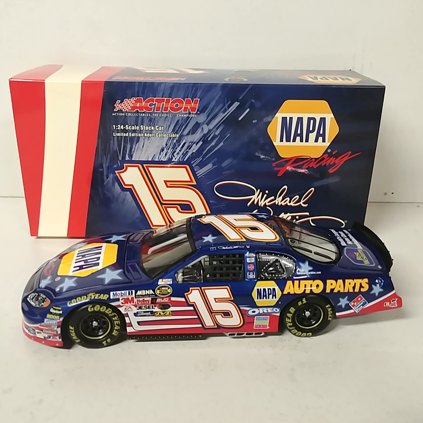2004 Michael Waltrip 1/24th NAPA Stars & Stripes c/w car