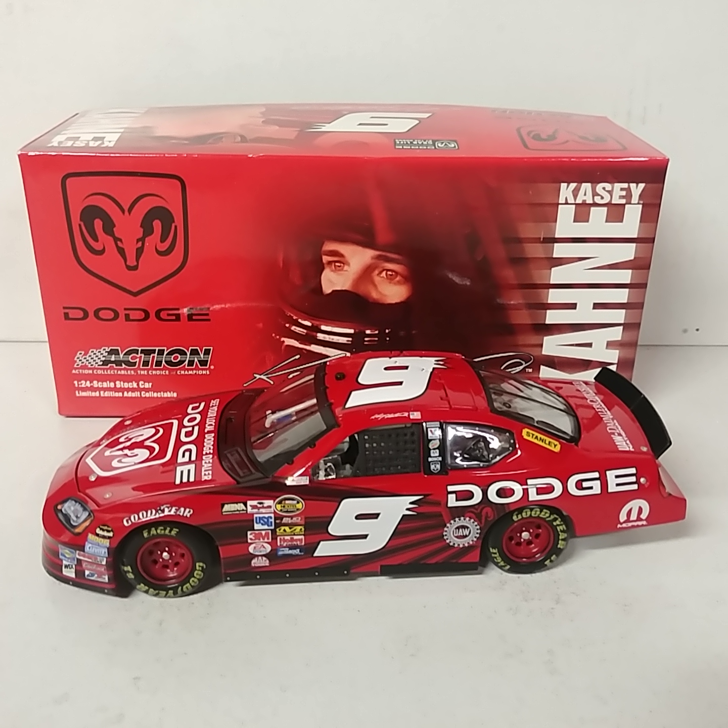 2005 Kasey Kahne 1/24th Dodge Dealers "Dodge Charger" c/w car