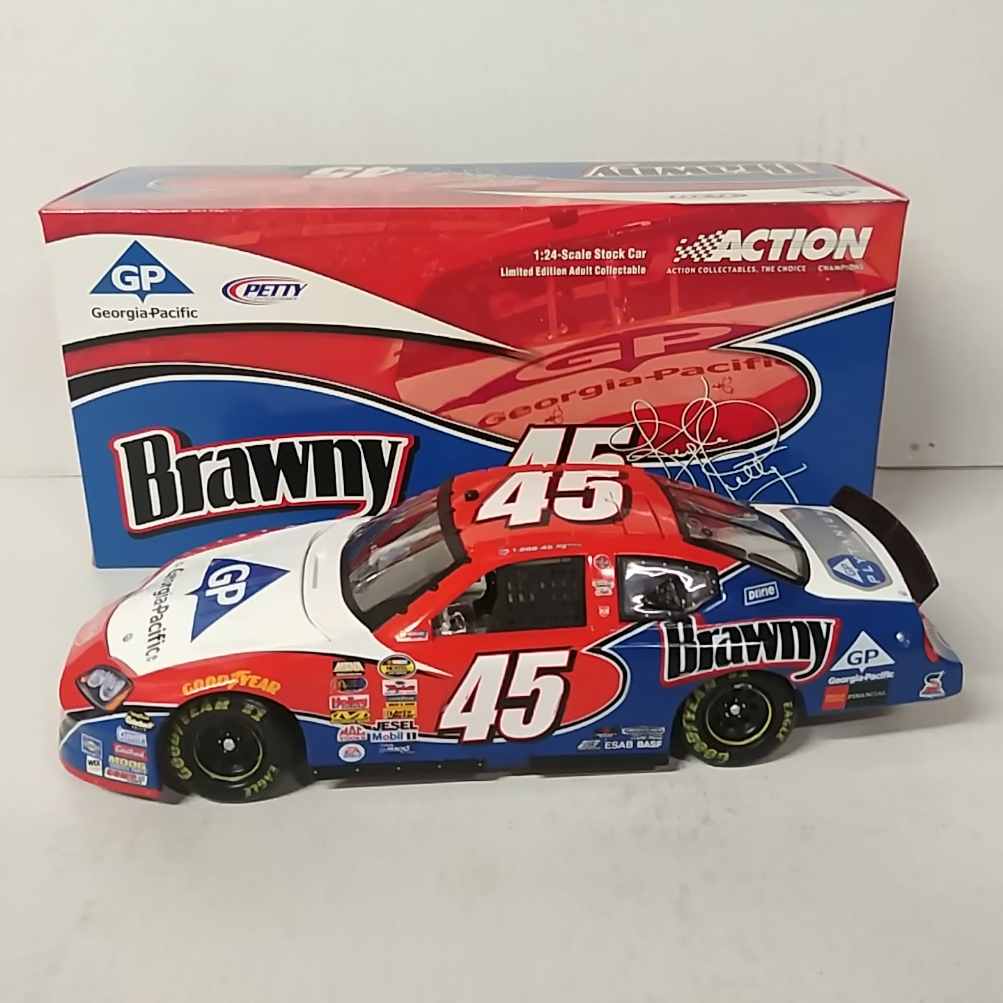 2005 Kyle Petty 1/24th Georgia Pacific c/w car