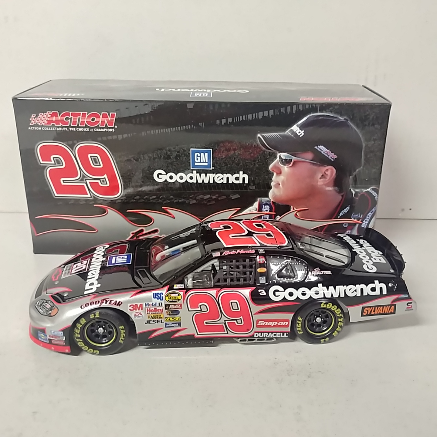 2005 Kevin Harvick 1/24th GM Goodwrench c/w car