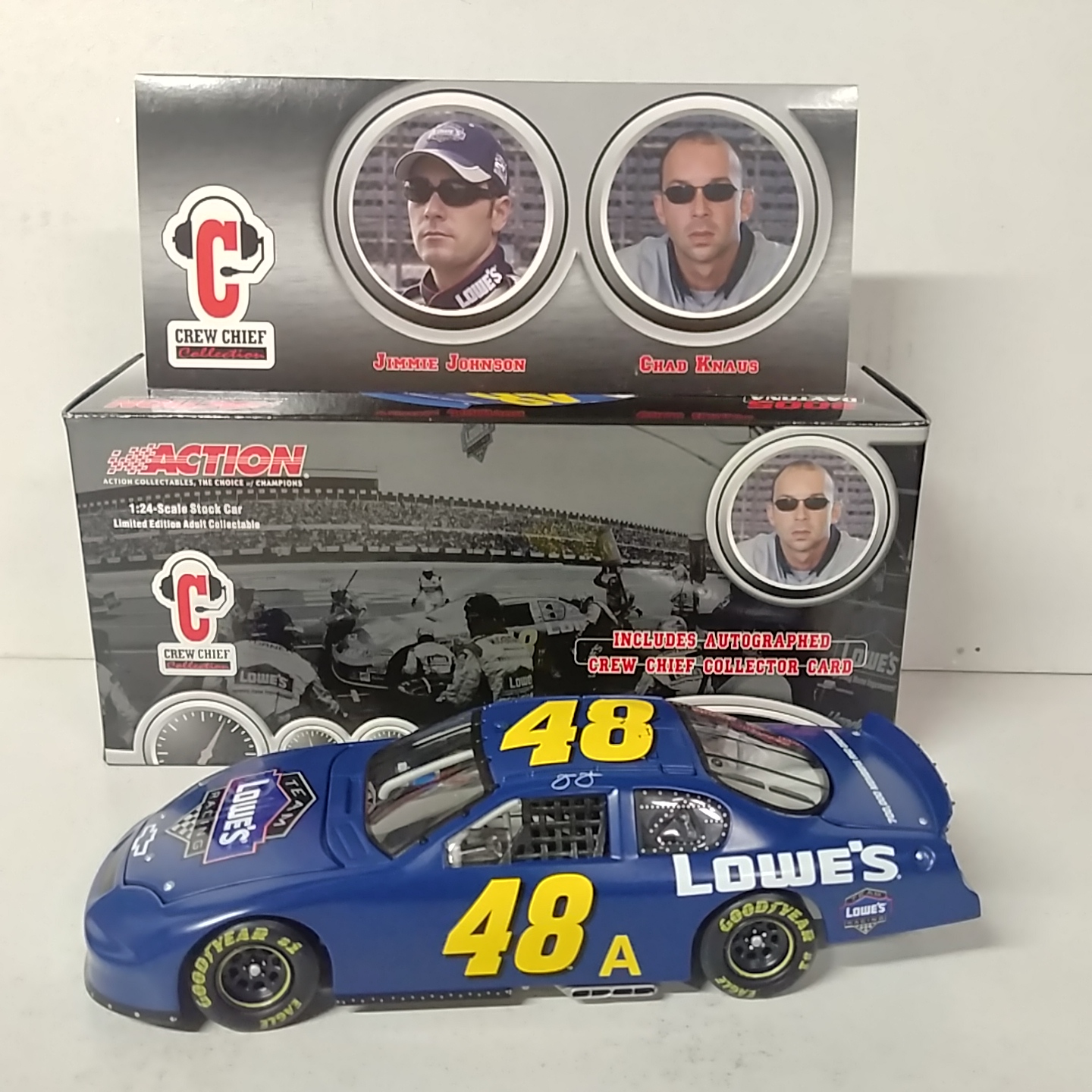 2005 Jimmy Johnson 1/24th Lowe's "Test Car Crew Chief Collection" c/w car
