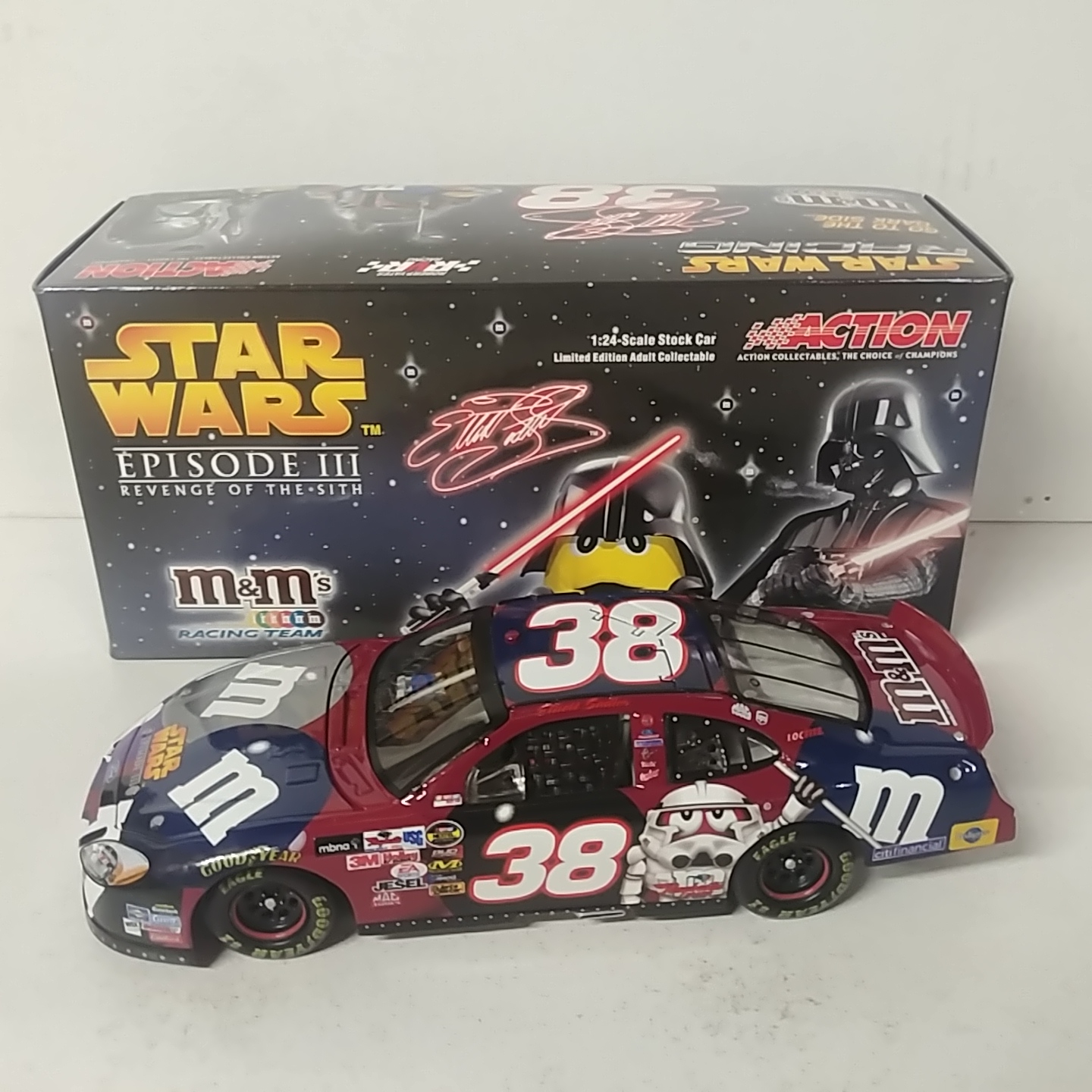 2005 Elliott Sadler 1/24th M&M's Star Wars Episode III c/w car