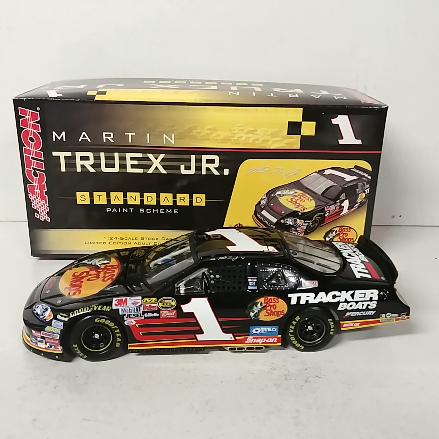 2006 Martin Truex Jr 1/24th Bass Pro. Shops c/w car