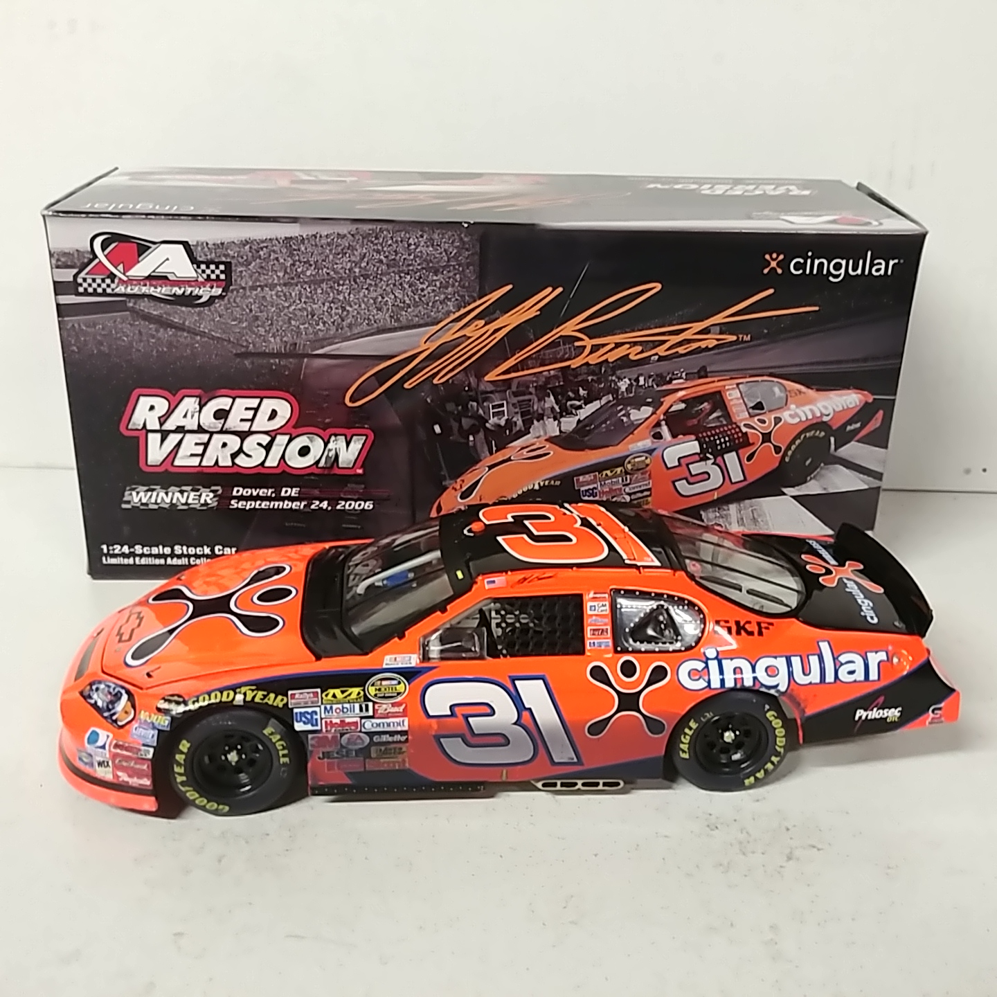 2006 Jeff Burton 1/24th Cingular "Dover Win" c/w car