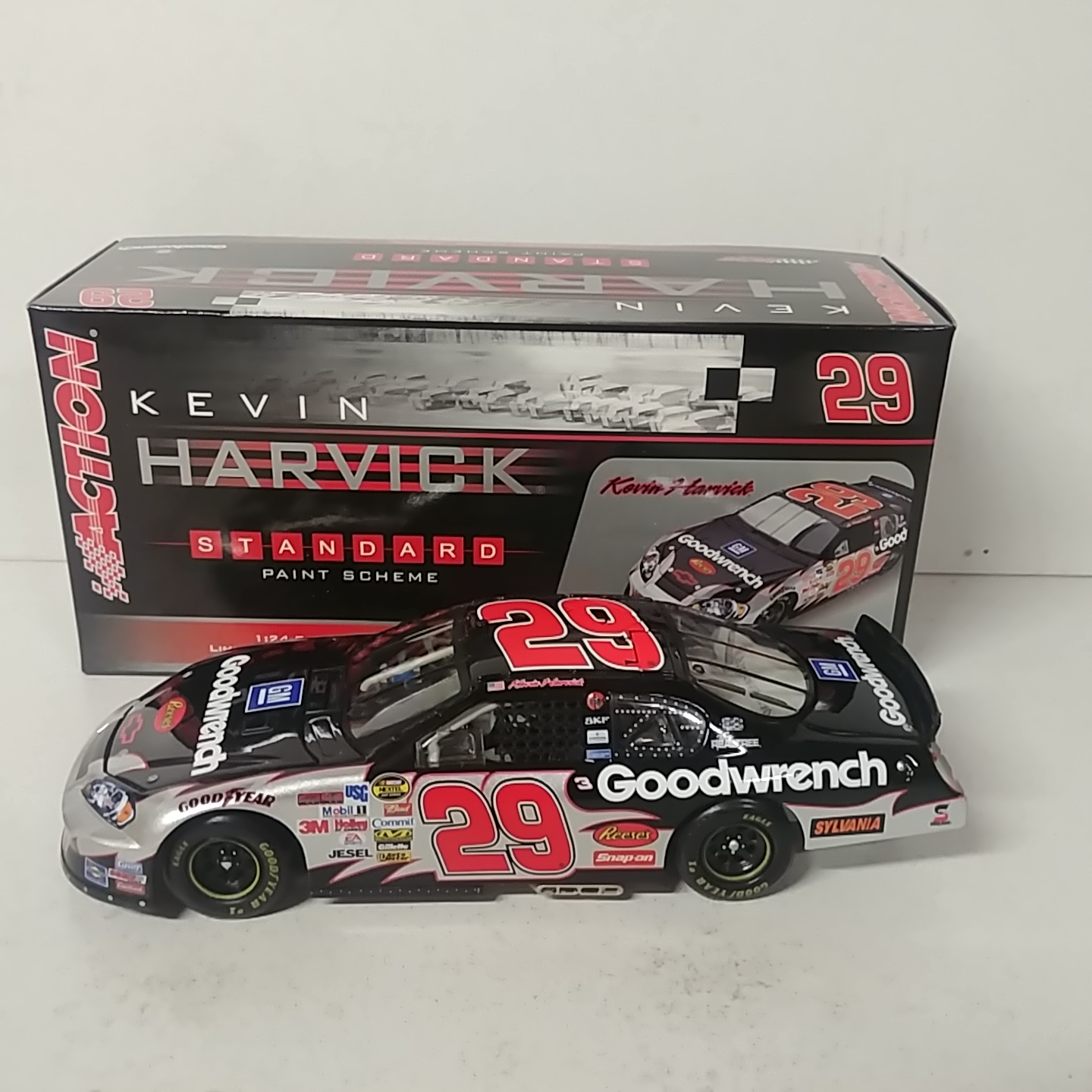 2006 Kevin Harvick 1/24th GM Goodwrench c/w car