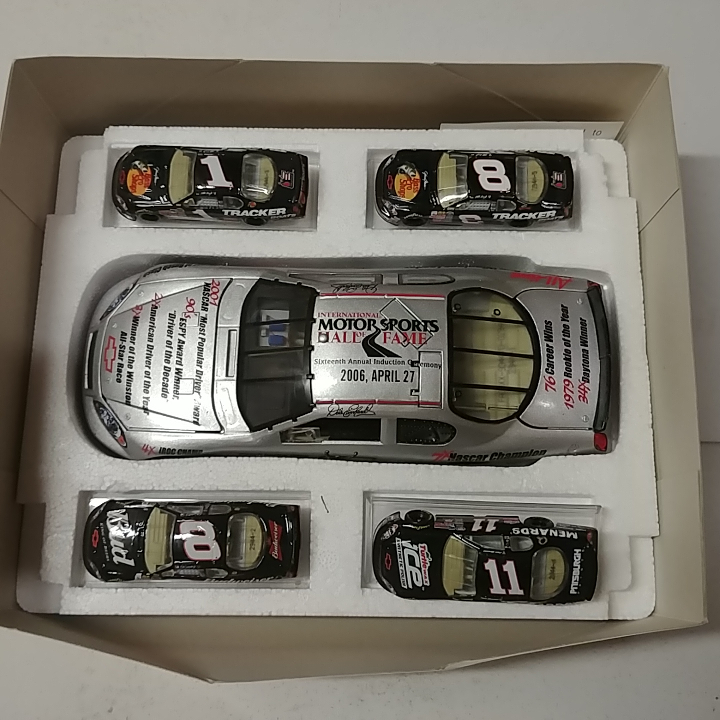 2006 Dale Earnhardt 1/24th Hall of Fame Car with 4 1/64th car set