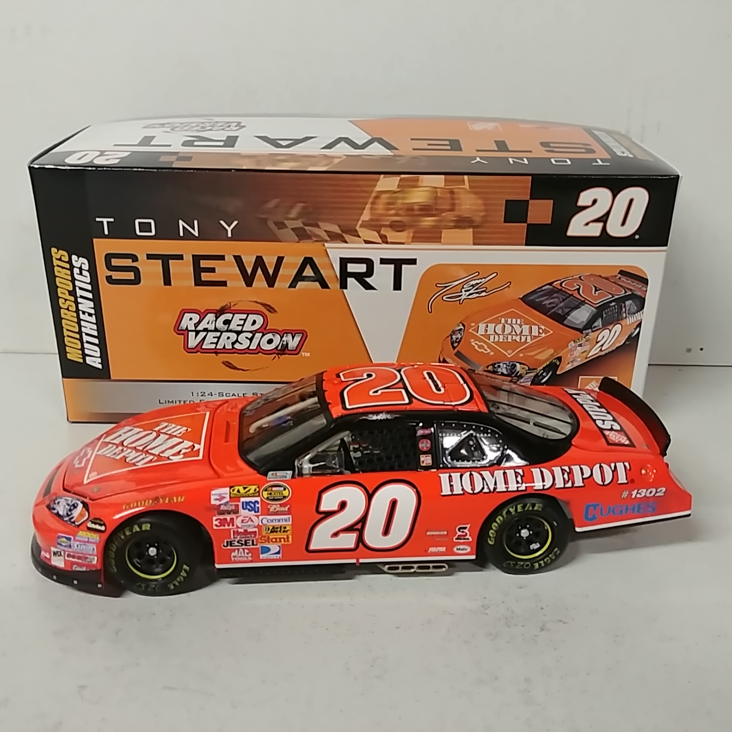 2006 Tony Stewart 1/24th Home Depot "Martinsville Win" c/w car