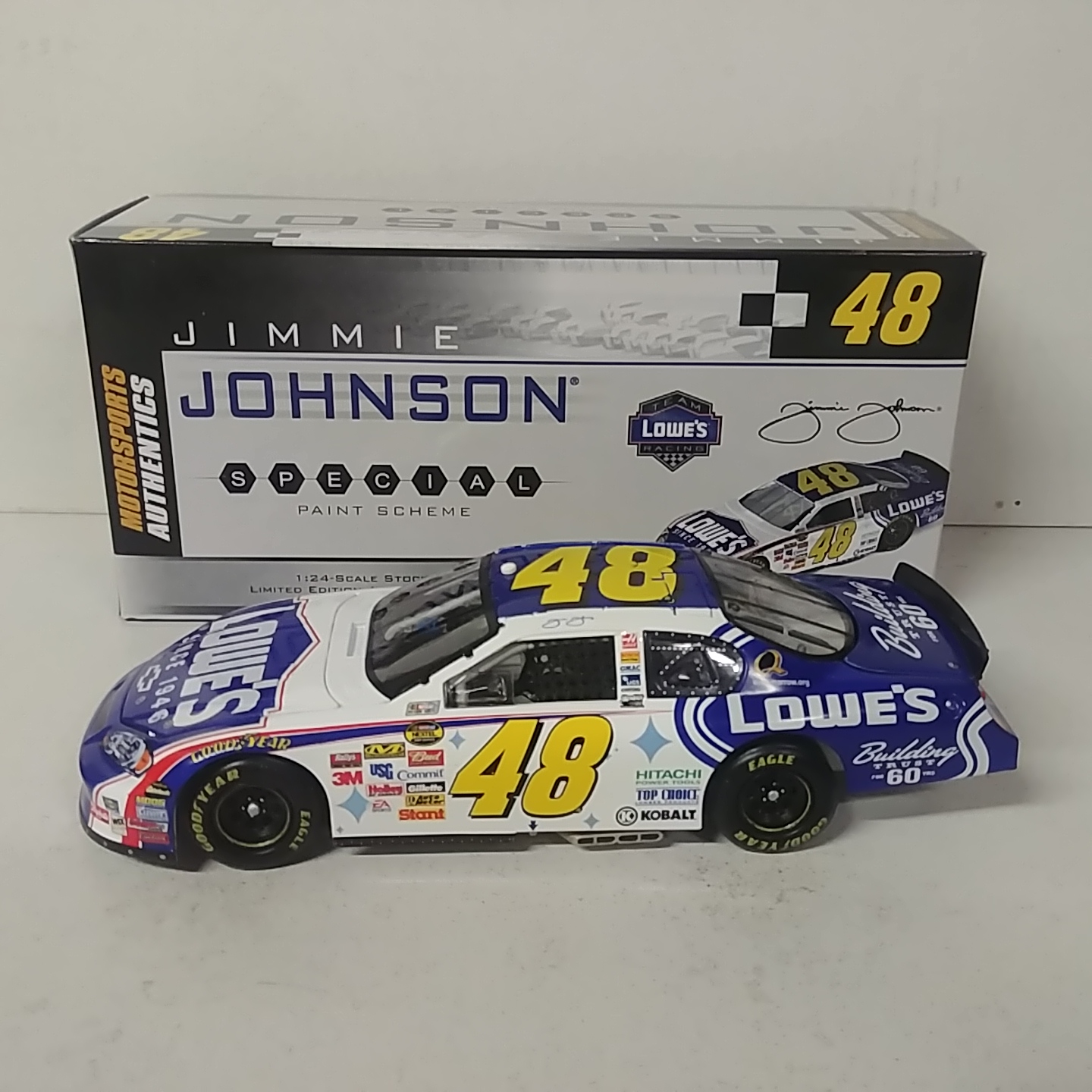 2006 Jimmie Johnson 1/24th Lowe's "60th Anniversary" c/w car