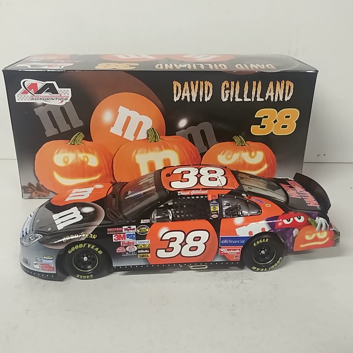 2006 David Gilliland 1/24th M&M's "Halloween" c/w car