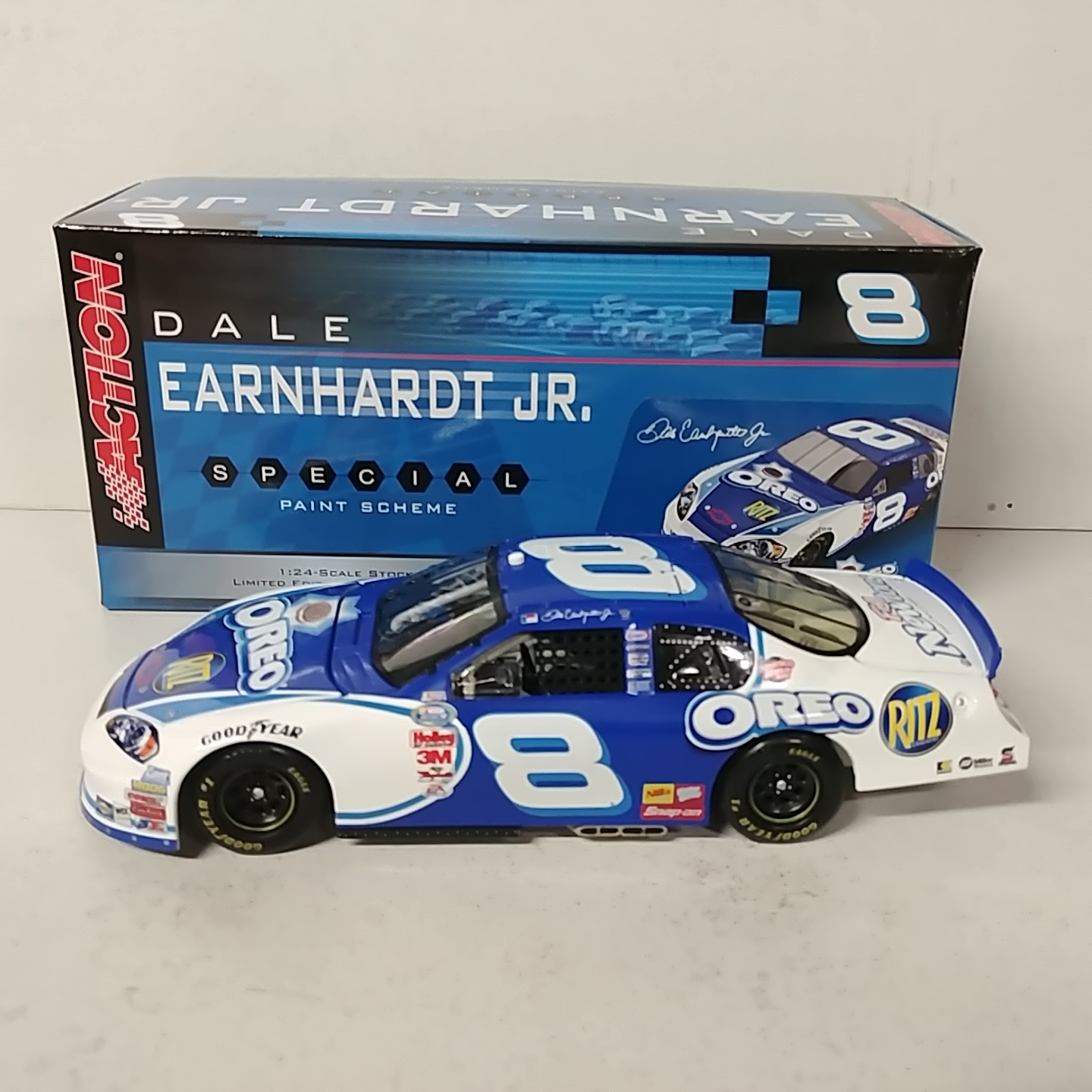 2006 Dale Earnhardt Jr 1/24th Oreo/Ritz "Busch Series" c/w car