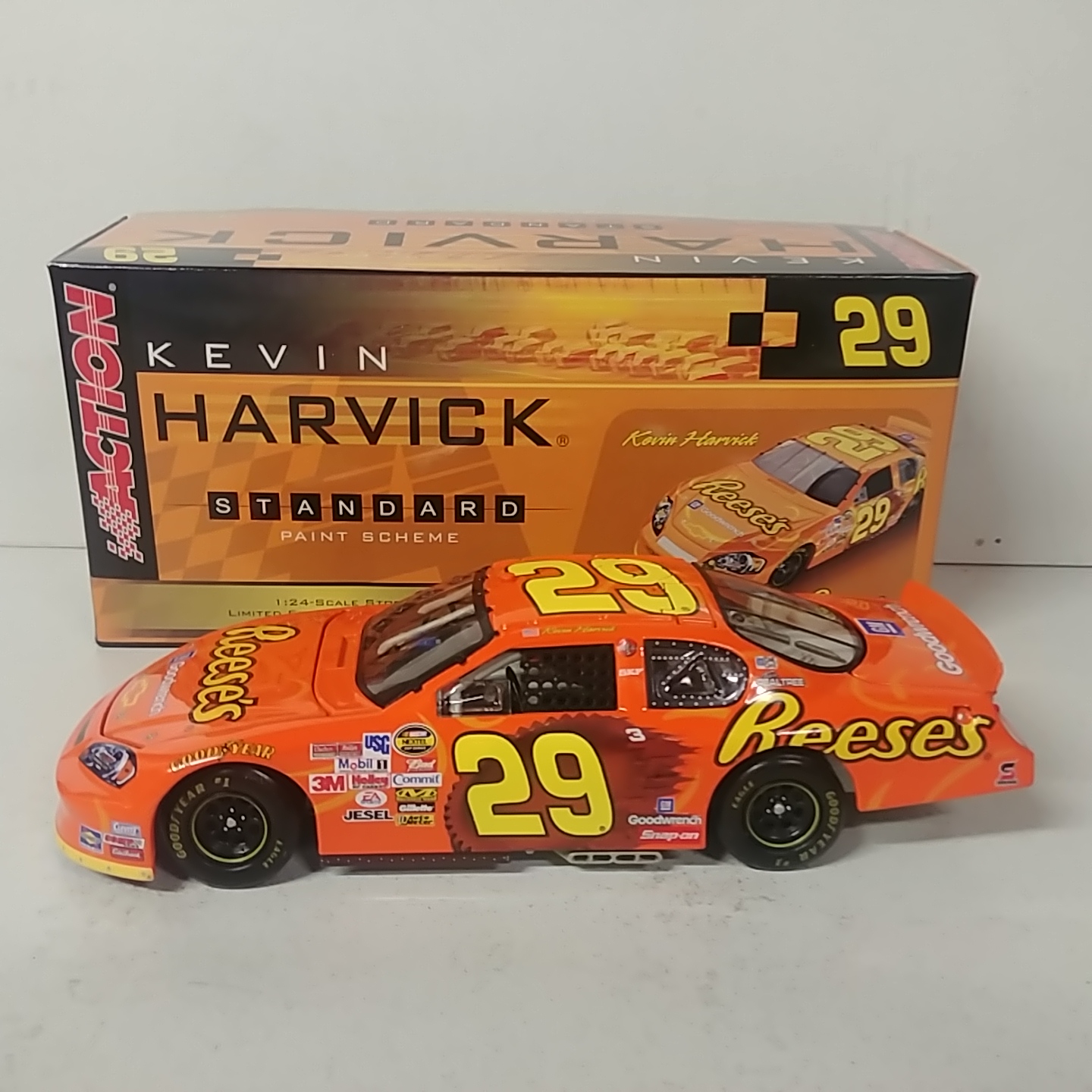 2006 Kevin Harvick 1/24th Reeses c/w car