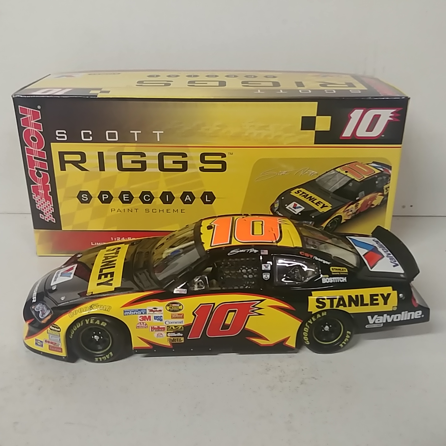 2006 Scott Riggs 1/24th Stanley Tools c/w car