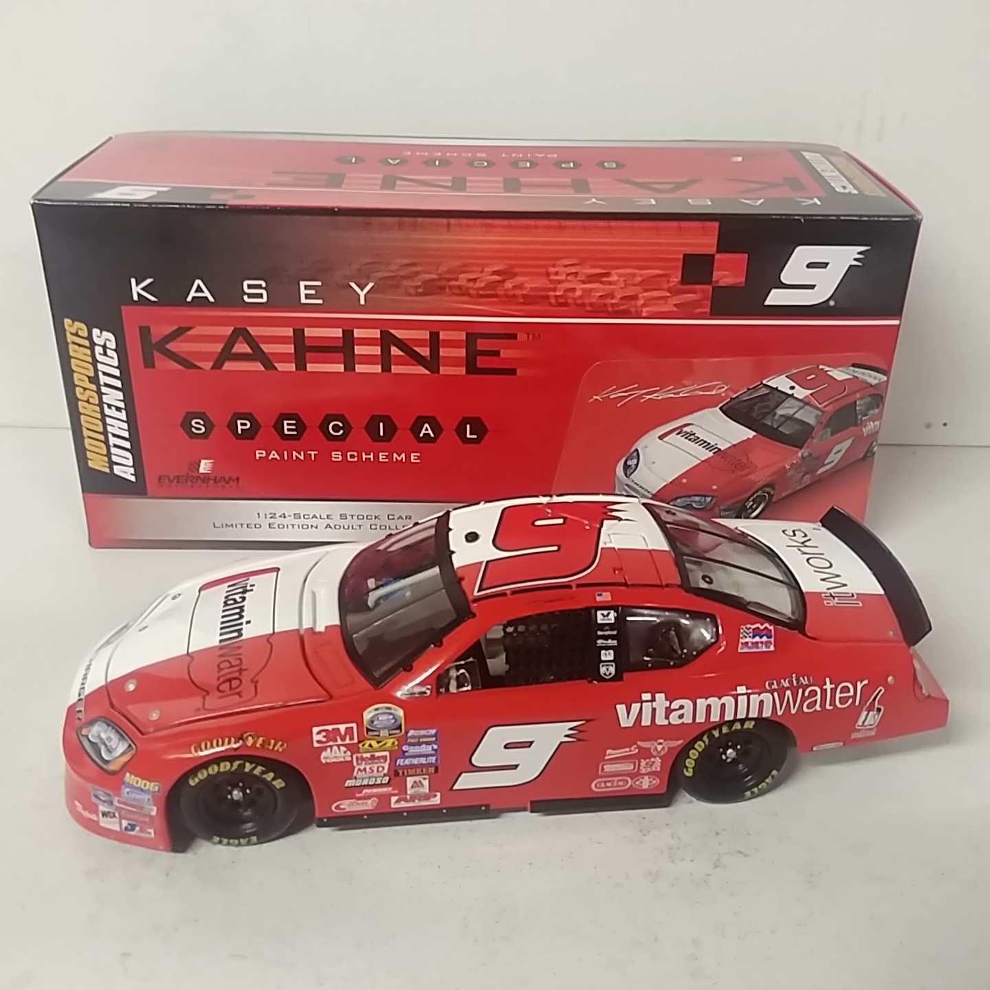 2006 Kasey Kahne 1/24th Vitamin Water "Busch Series" c/w car