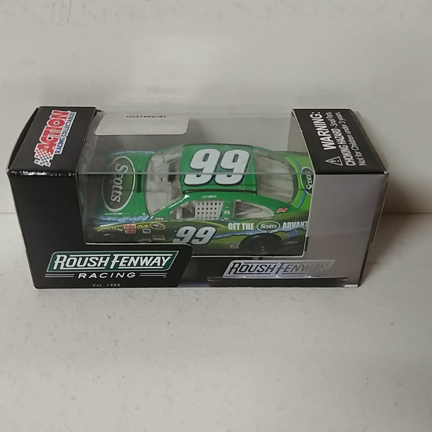 2010 Carl Edwards 1/64th Scotts "Turf Builder" Pitstop Series Fusion