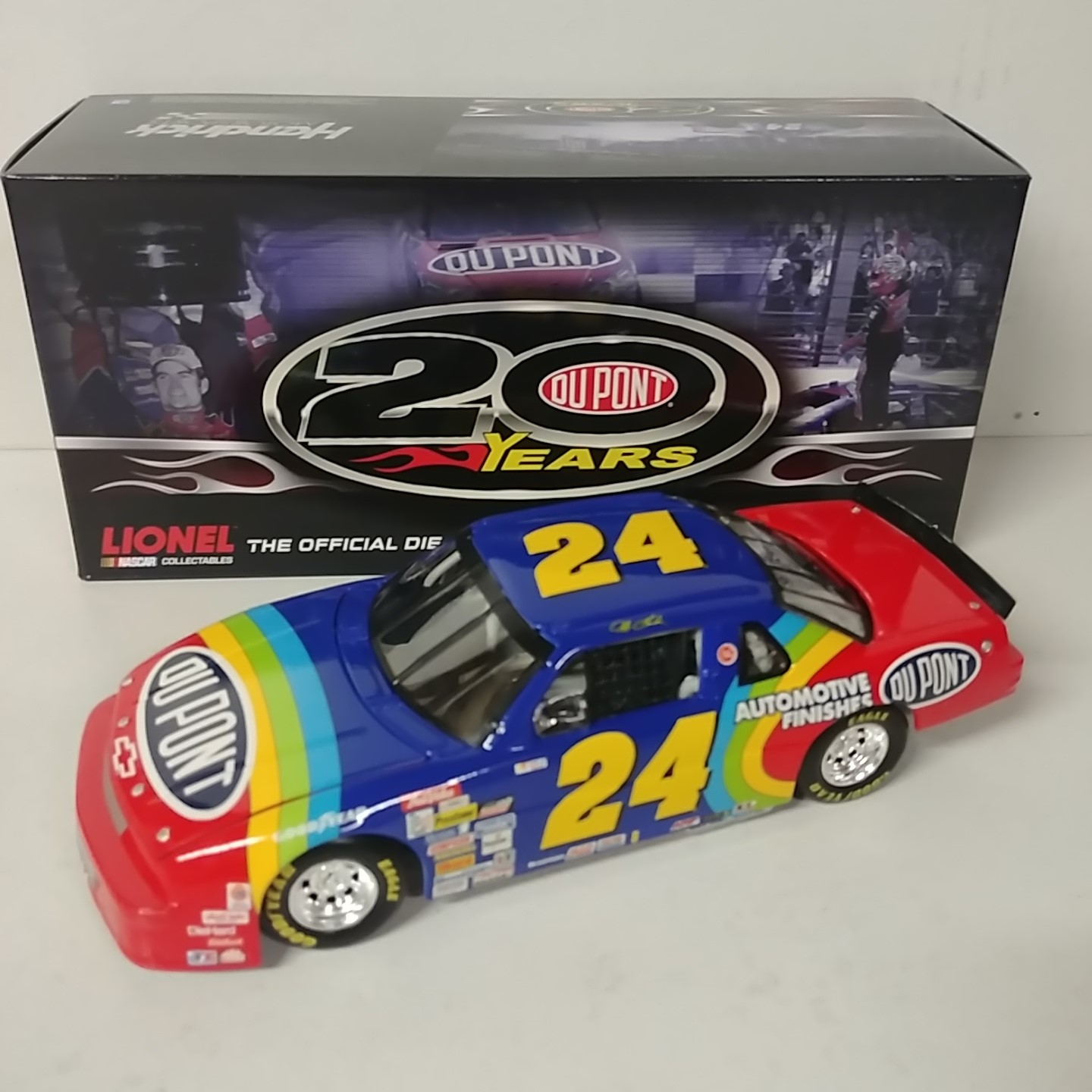 1992 Jeff Gordon 1/24th Dupont "Dupont 20th Anniversary 1st Dupont Cup Car" car