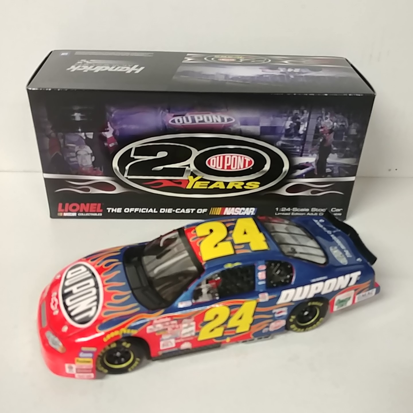 2001 Jeff Gordon 1/24th Dupont "Dupont 20th Anniversary 4th Championship" Monte Carlo