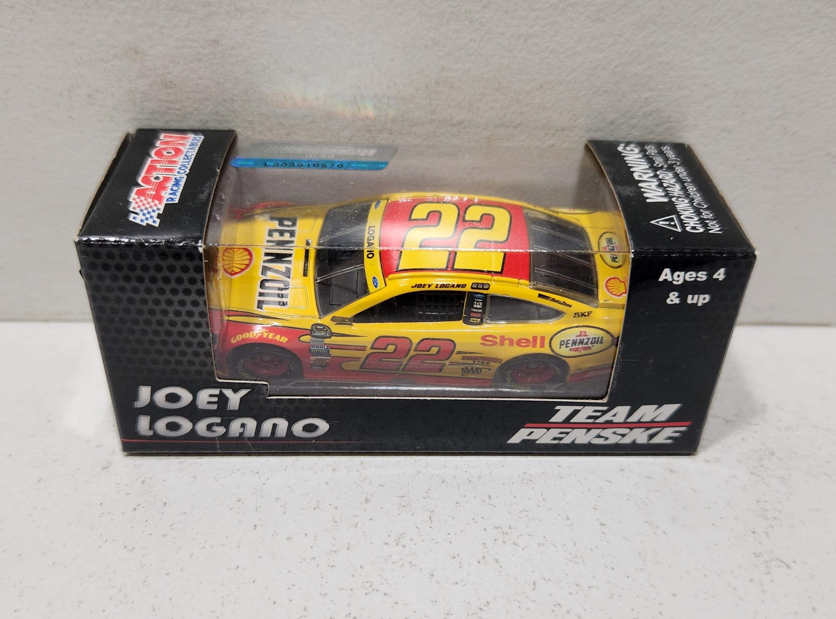 2014 Joey Logano 1/64th Shell "Chase for the Cup" Pitstop Series Fusion