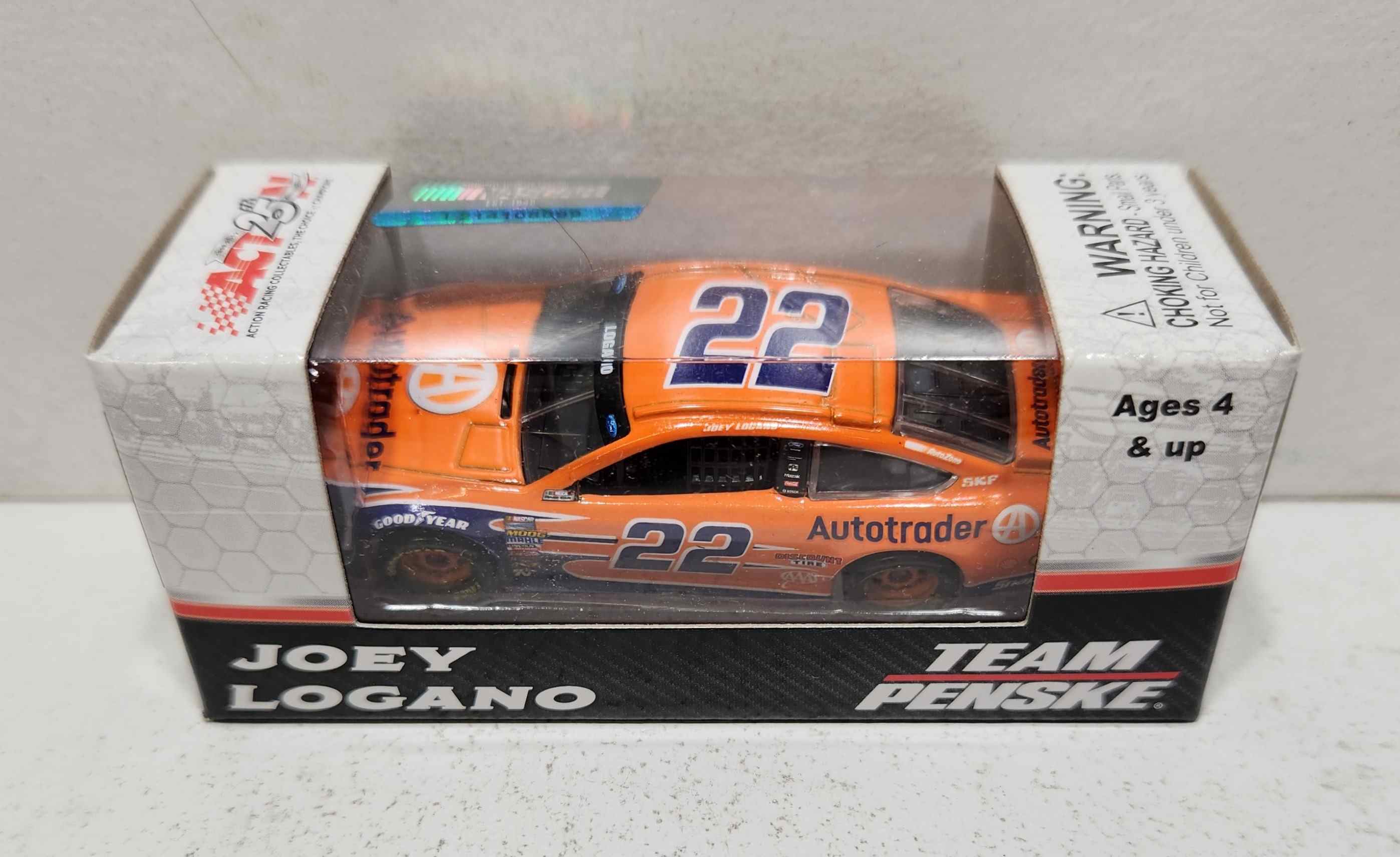 2017 Joey Logano 1/64th Auto Trader Pitstop Series Fusion