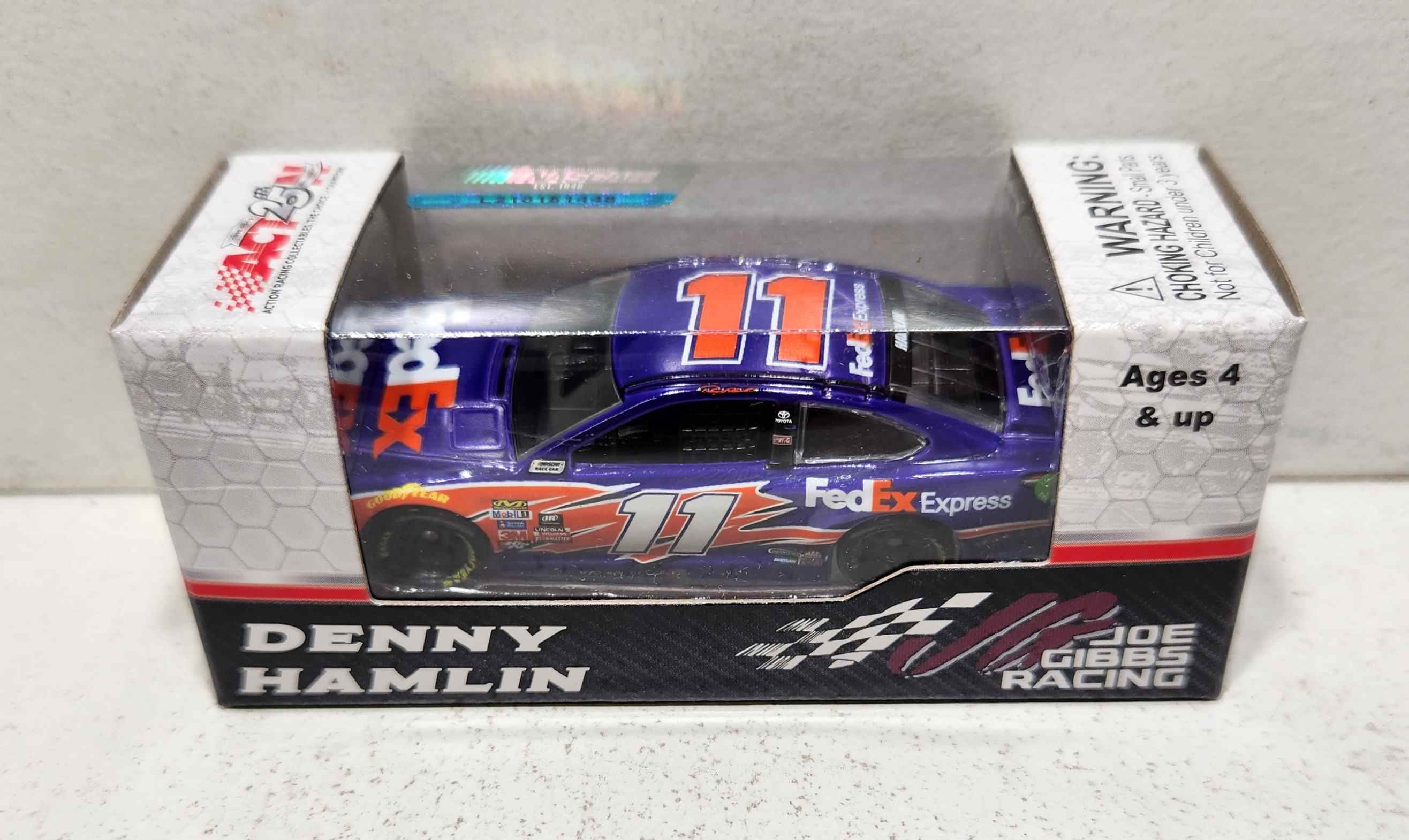 2017 Denny Hamlin 1/64th Fed Ex Express Pitstop Series Camry