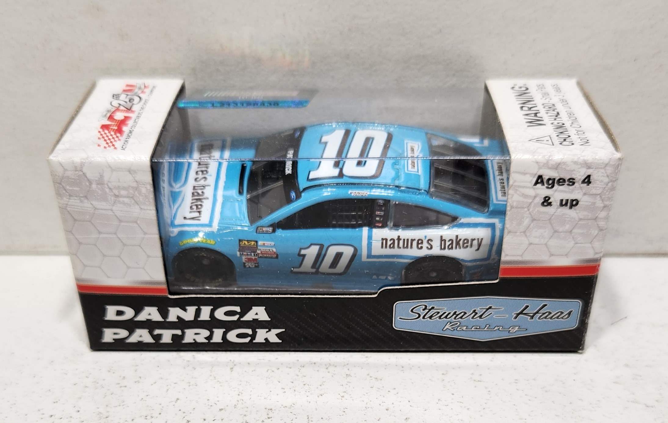 2017 Danica Patrick 1/64th Nature's Bakery Pitstop Series Fusion