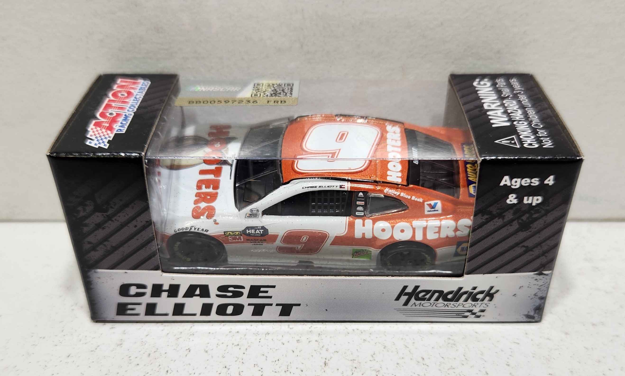 2019 Chase Elliott 164th Hooter's Camaro