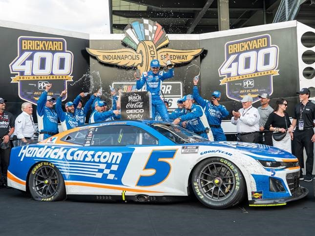 2024 Kyle Larson 1/24th HendrickCars.com "Indy Win" hood open Camaro