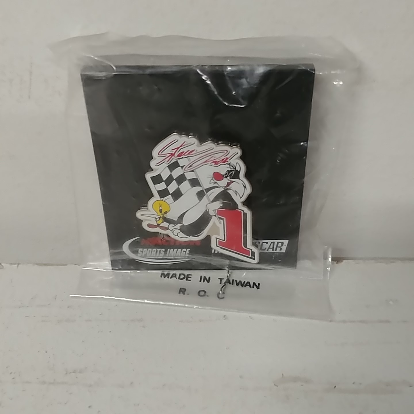 2001 Steve Park Pennzoil "Looney Tunes" hatpin