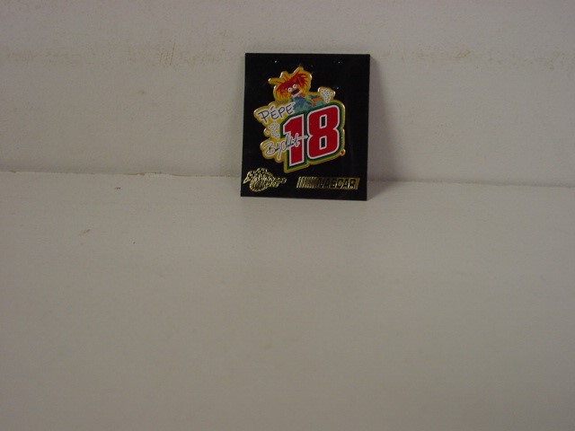2002 Bobby Labonte Muppets "Pepe Le Pew" hatpin