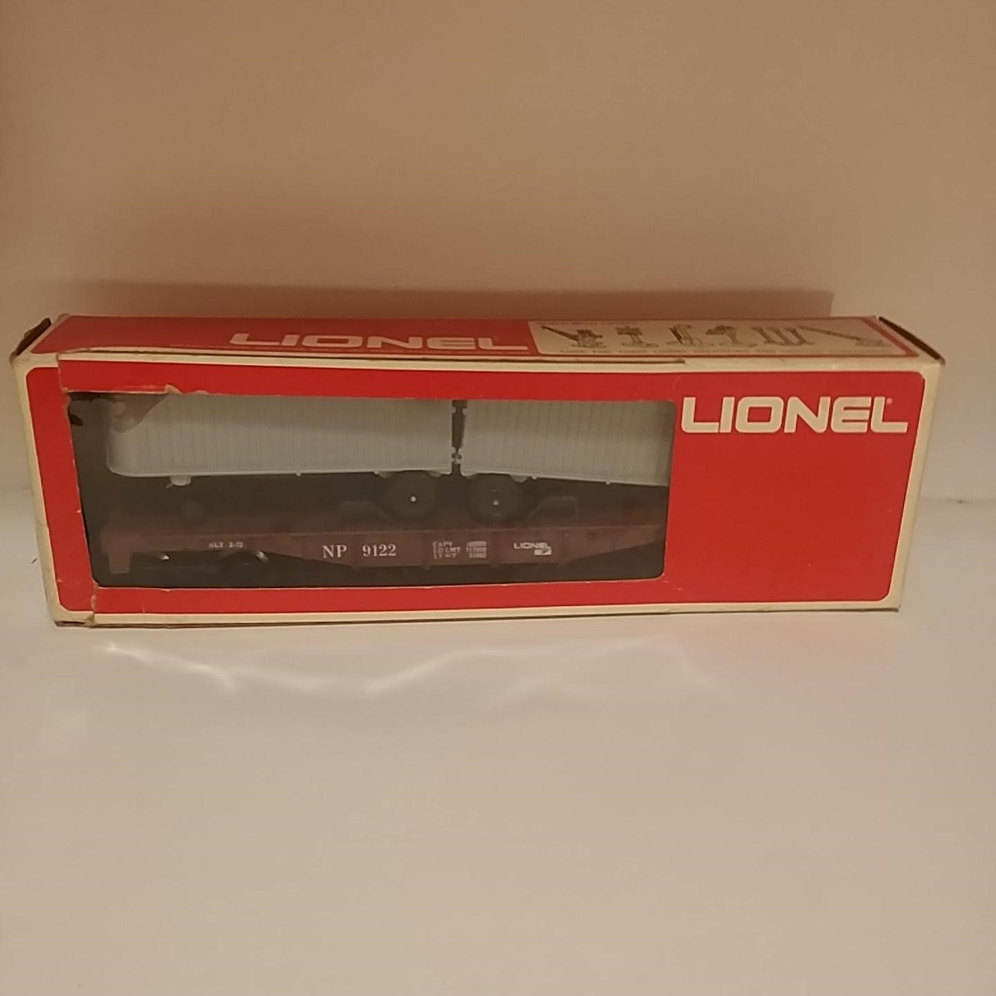 1974 Lionel 6-9122 "Northern Pacific" Flat with Vans