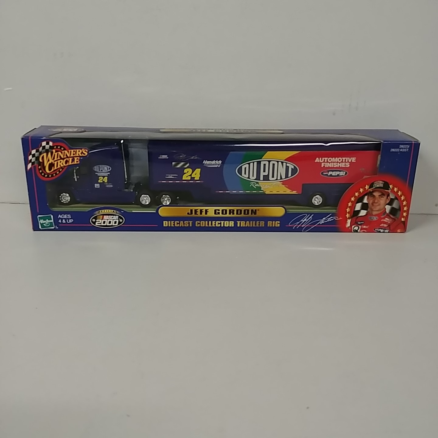 2000 Jeff Gordon1/64th Dupont hauler