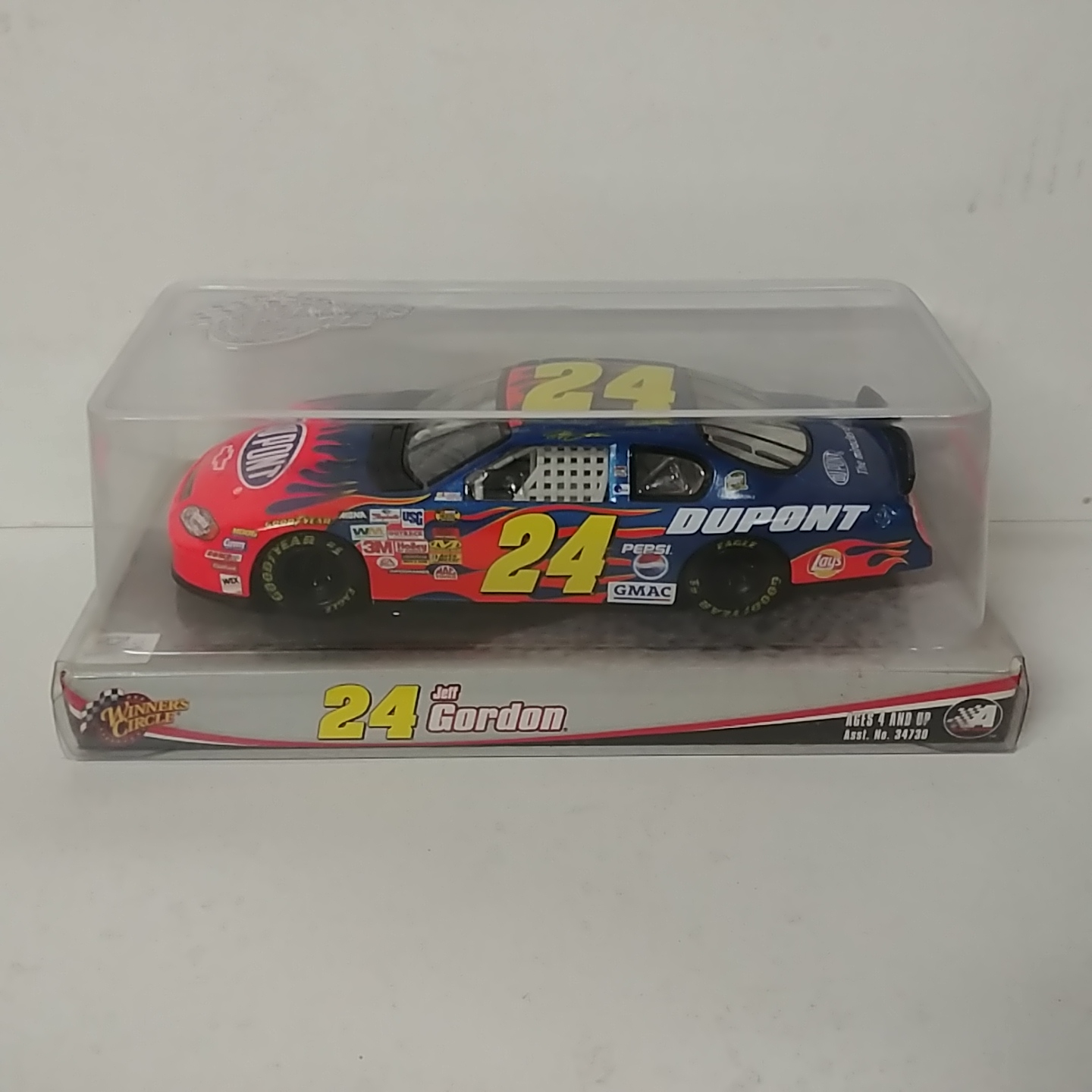 2005 Jeff Gordon 1/24th Dupont car