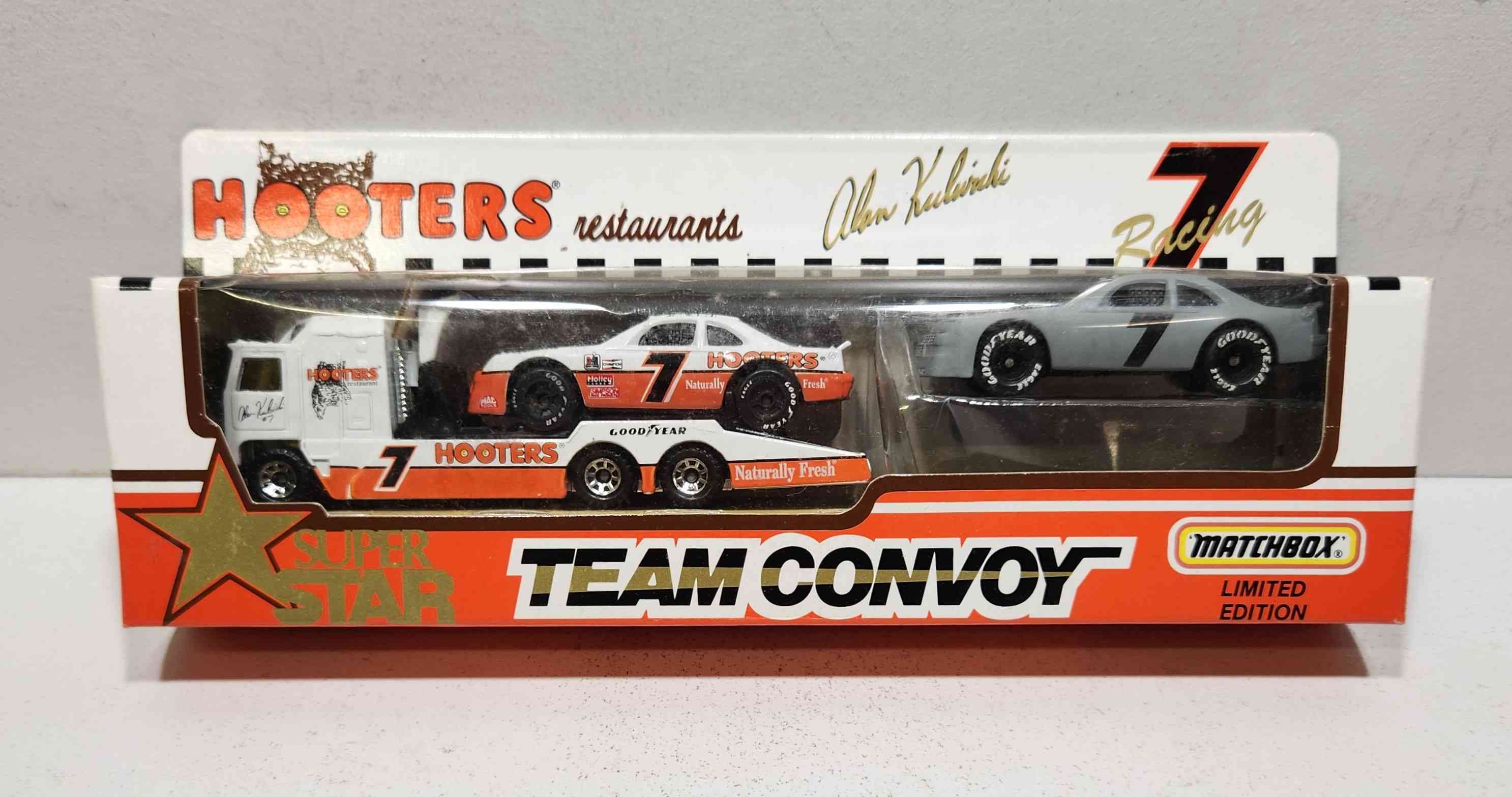 1992 Alan Kulwicki 1/80th Hooters Team Convoy