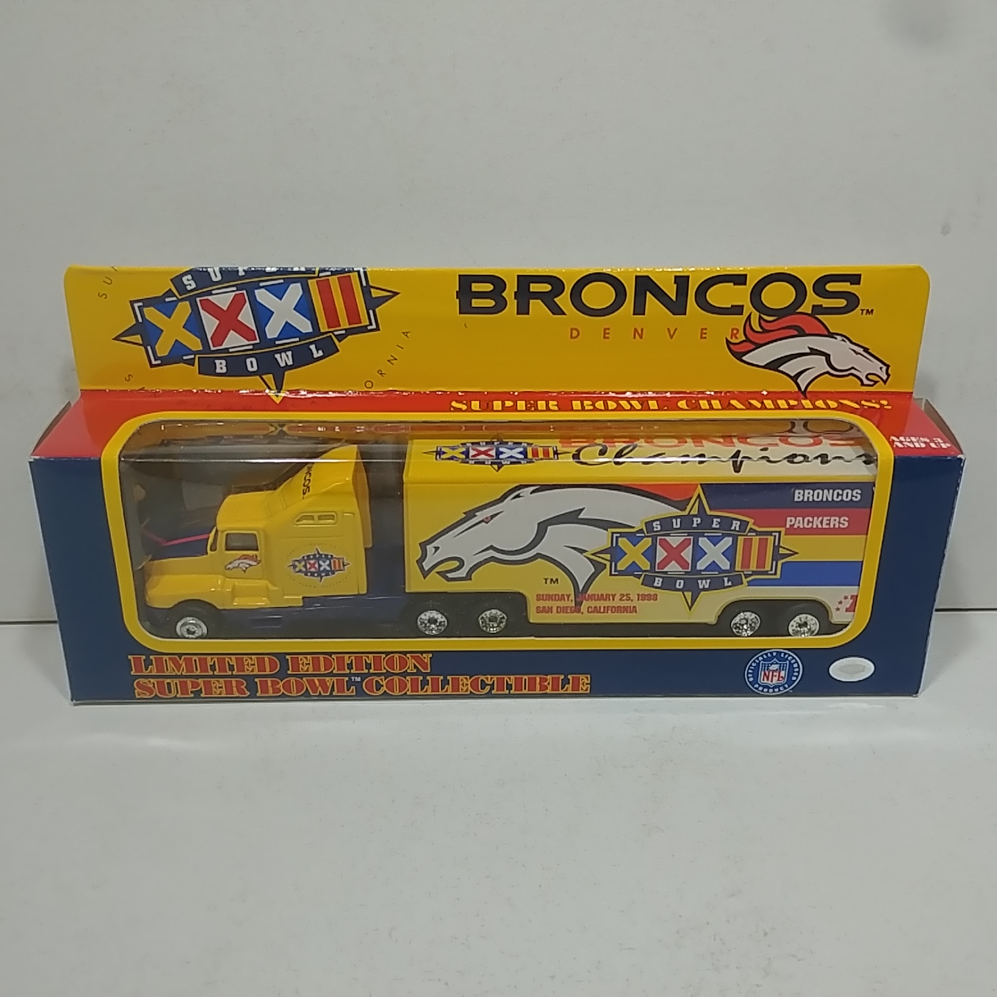 1998 Denver Broncos 1/87th "Super Bowl XXXII" transporter