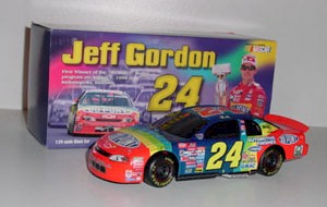 1998 Jeff Gordon 1/24th Dupont "No Bull 5 Winner" b/w bank Monte Carlo