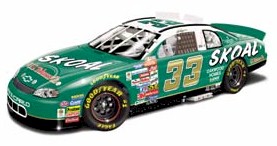 1999 Ken Schrader 1/24th Skoal  c/w bank Monte Carlo