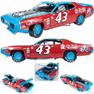 1972 Richard Petty 1/18th STP Plymouth Roadrunner by Round 2/Auto World